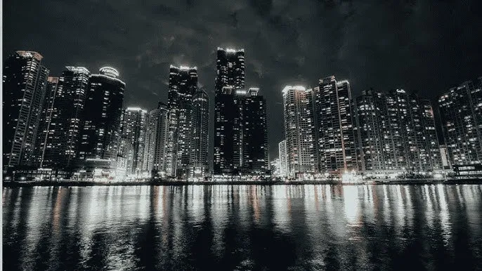 狂怒电影在线观看 - 城市之光：霓虹背后的人间烟火